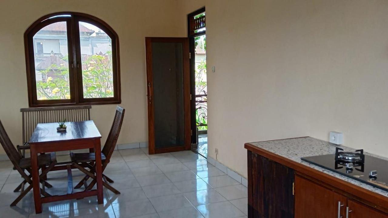 Regina Guest House Ubud Esterno foto